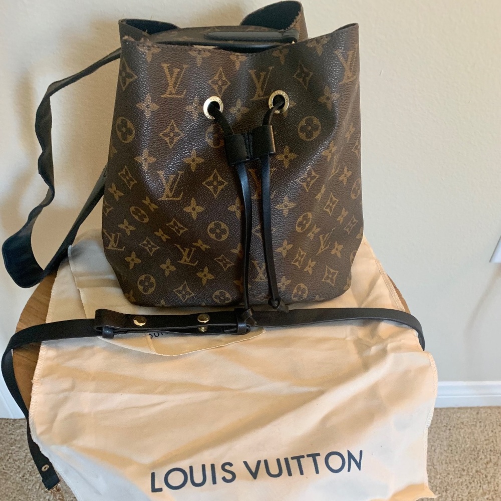 Classic pouch handbag